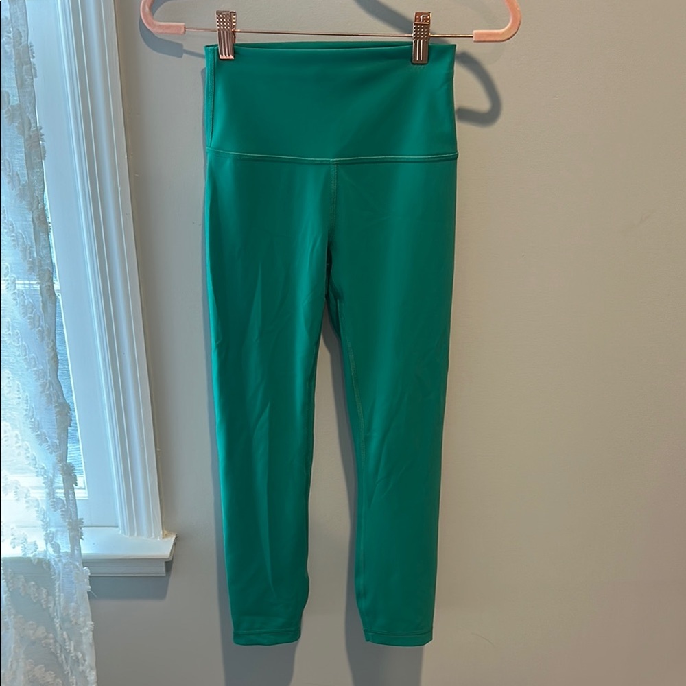 Turquoise lululemon Wunder Train leggings